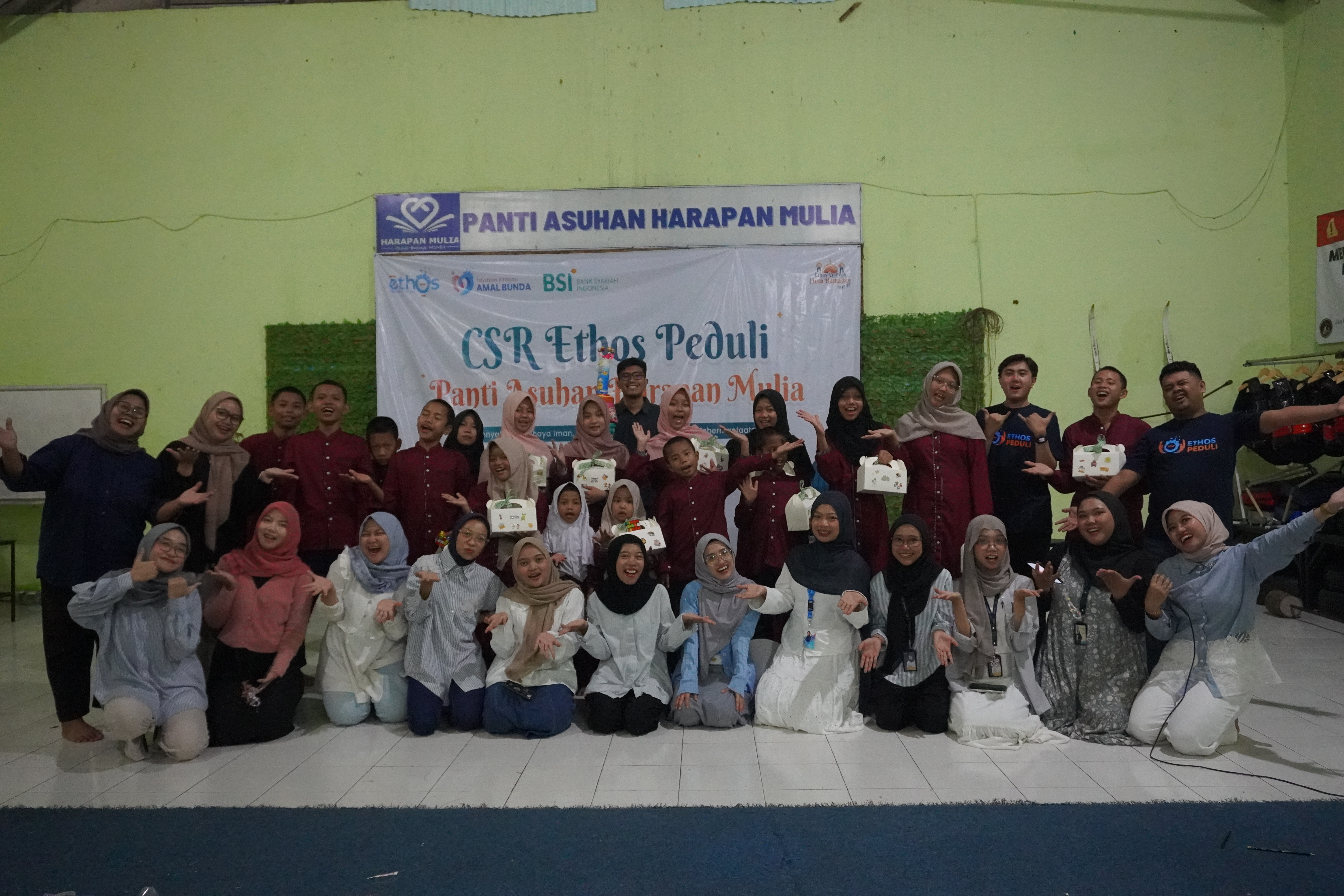 Tebar Senyum di Panti Harapan Mulia, CSR Ethos Peduli Bersama Amal Bunda Berbagi Sembako dan Keceriaan
